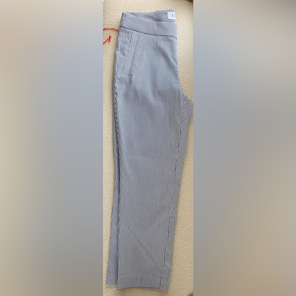 Elle Pull-On Capri- Mid Rise